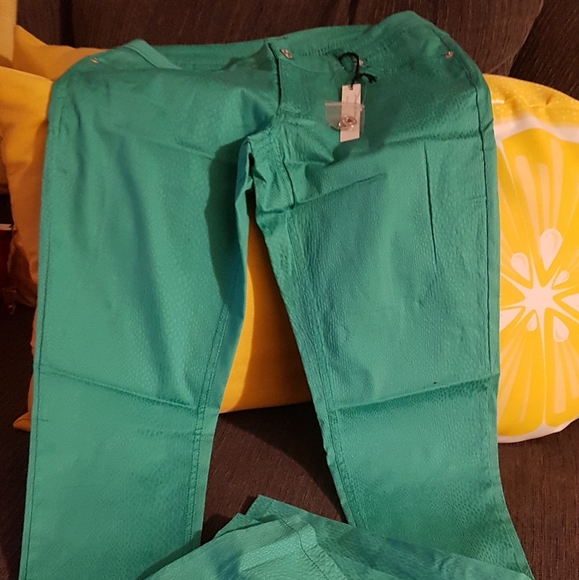 Trendy colored pants - Picture 1 of 4